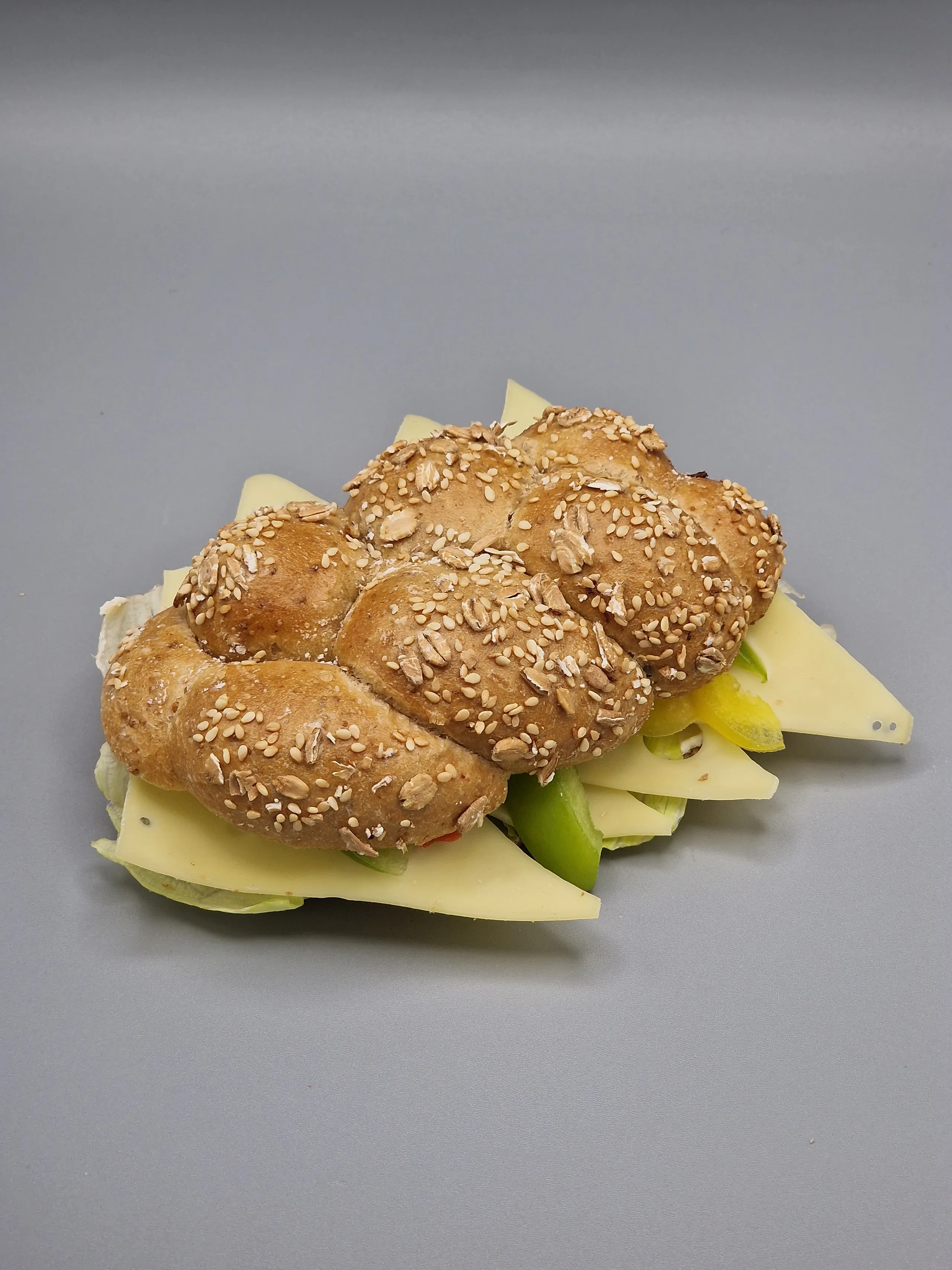 Dinkelweckerl mit Käse