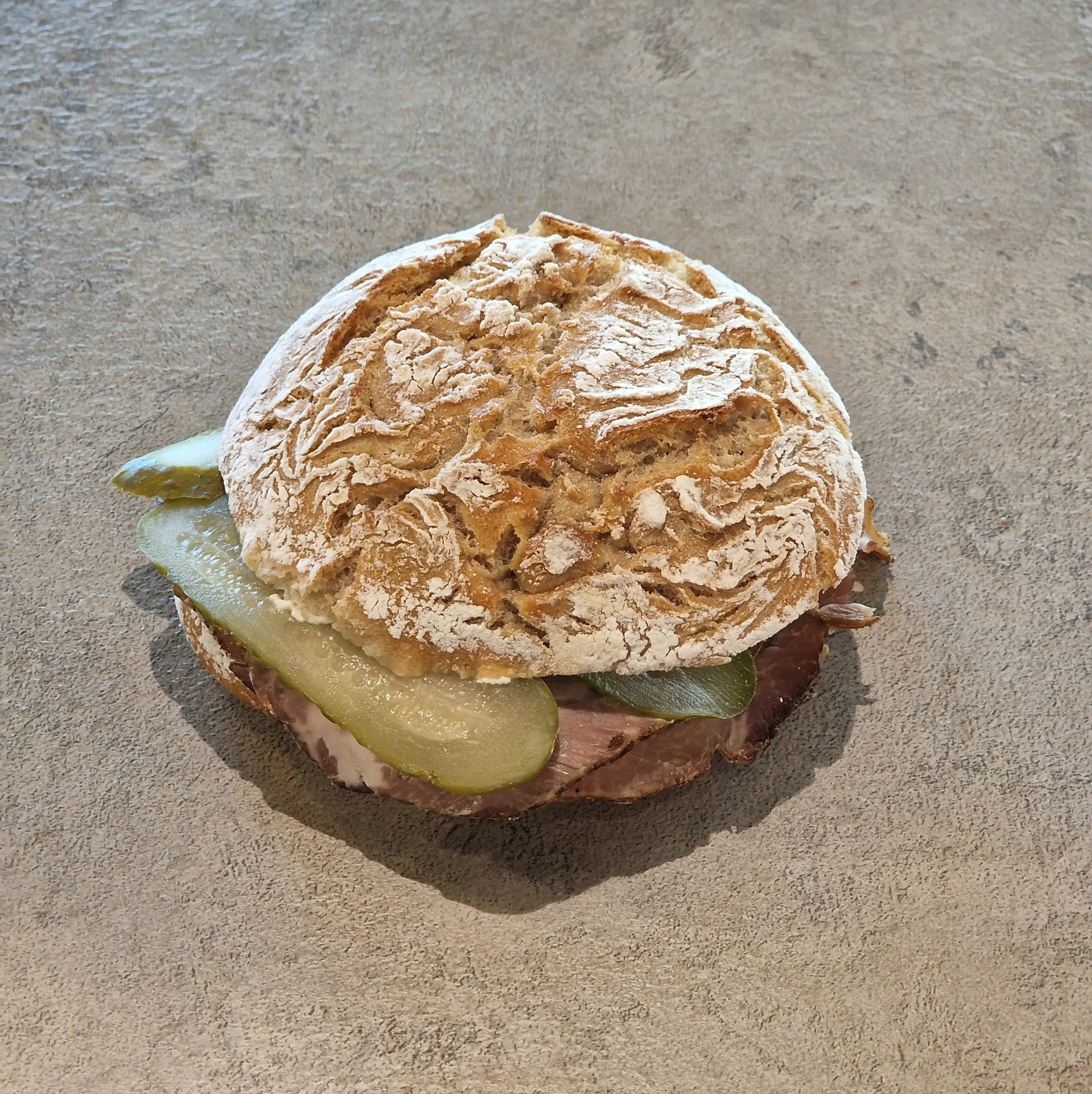 Vinschgerl mit Schweinsbraten